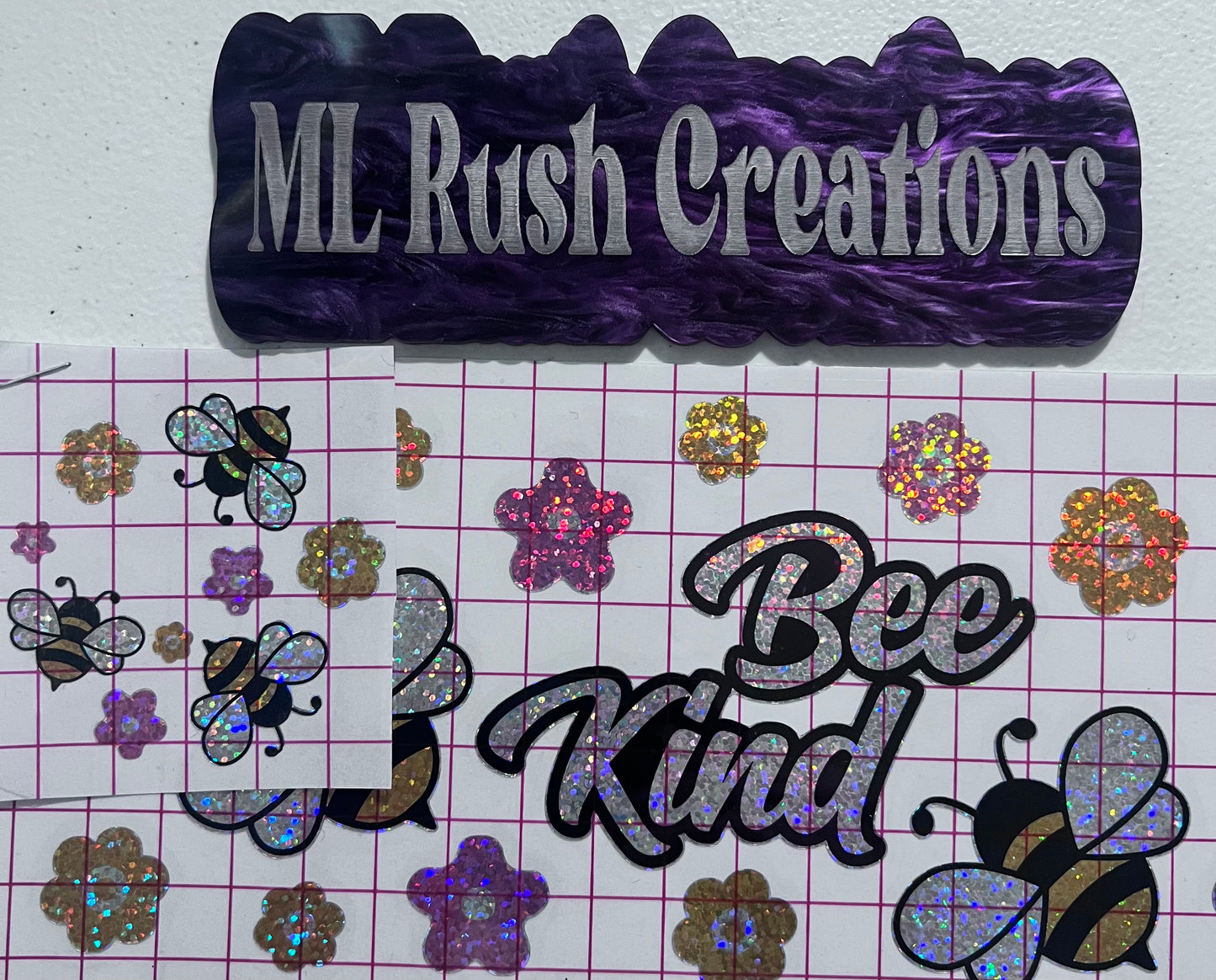 Bee Kind Glitter Vinyl With Lid