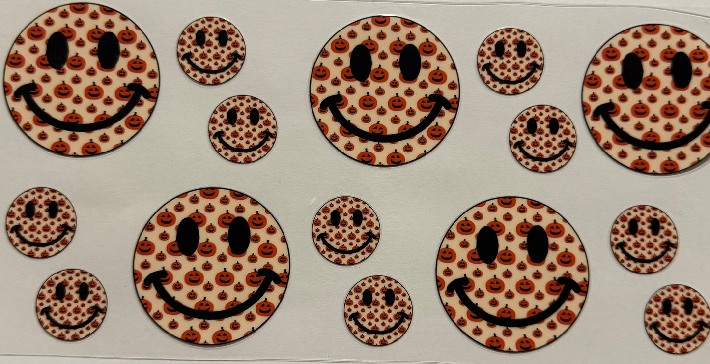 SMILEY FACE WITH PUMKINS